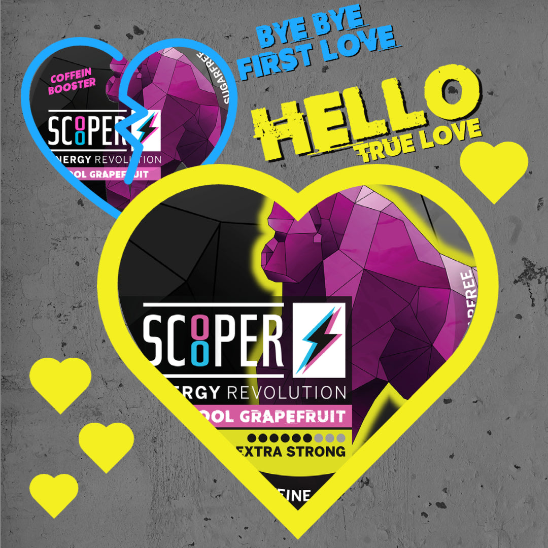 SCOOPER Energy Cool Grapefruit Extra Strong in einem großen Herz im Vordergrund. Scooper Energy Cool Grapefruit mit 40mg im Hintergrund in einem gebrochenen Herz. Der Text lautet: BYE BYE FIRST LOVE, HELLO TRUE LOVE.