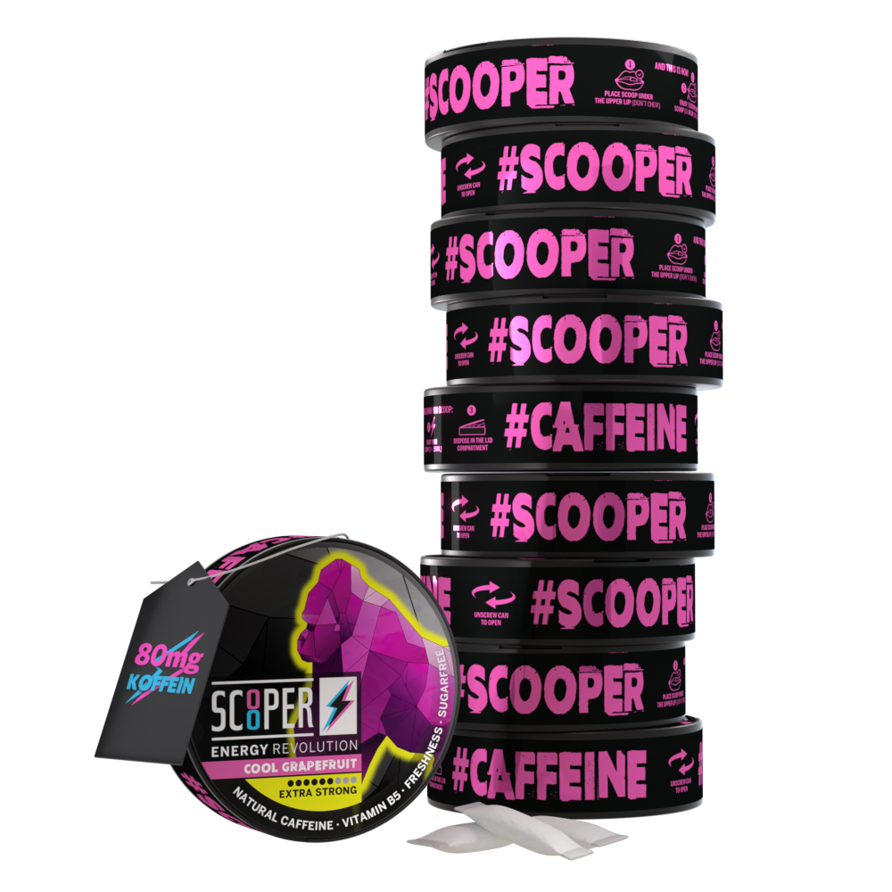 10 Dosen SCOOPER Energy Cool Grapefruit mit zwei Energy Pouches im Vordergrund und einem 80mg Koffein Anhänger.