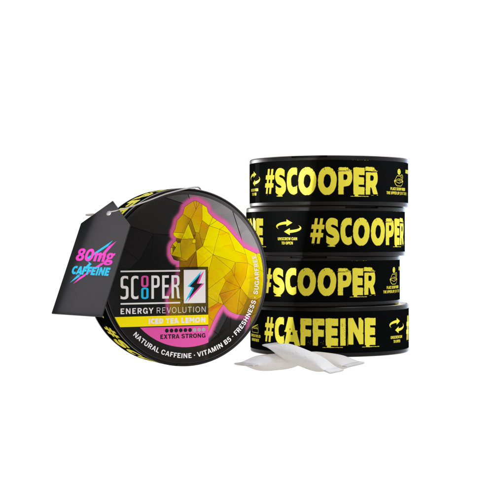 5 Dosen SCOOPER Energy Iced Tea Lemon mit einzelnen Energy Pouches und dem Vermerk 80mg Koffein.