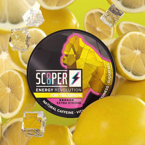 SCOOPER Energy Dose Iced Tea Lemon mit Zitronen und Eiswürfeln.