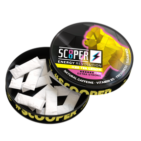 SCOOPER Energy Iced Tea PLemon Dose, geöffnet mit 12 sichtbaren Energy Pouches. Auf der Dose ist ein gelber Gorilla abgebildet.